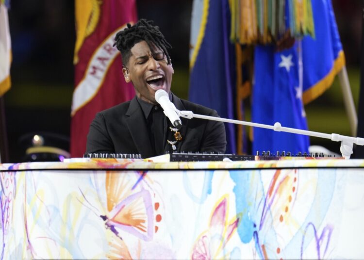 O hino do Super Bowl reimaginado de Jon Batiste destacou a pintura da esposa e o cenário para novas músicas