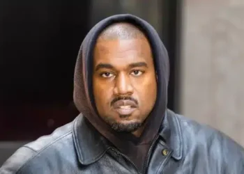 O novo site de Kanye West está aqui, e honestamente ... temos perguntas
