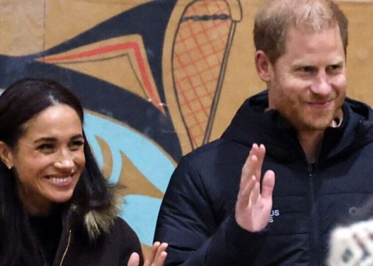 O príncipe Harry e Meghan Markle derretem corações à medida que novas fotos adoráveis ​​da recente viagem emergem | Real | Notícias