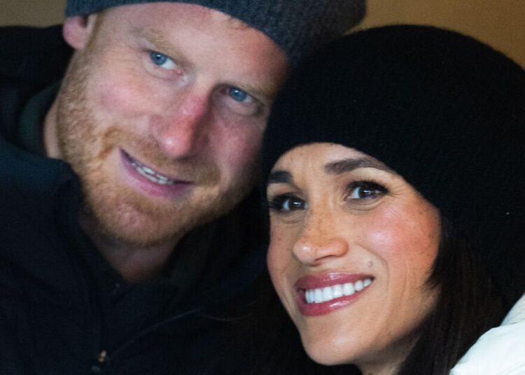 O príncipe Harry e Meghan desafiam os críticos como o código secreto revela que são um 'casal forte' | Real | Notícias
