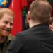 O príncipe Harry é todo sorrisos enquanto se reúne com a realeza durante os jogos Invictus no Canadá | Real | Notícias