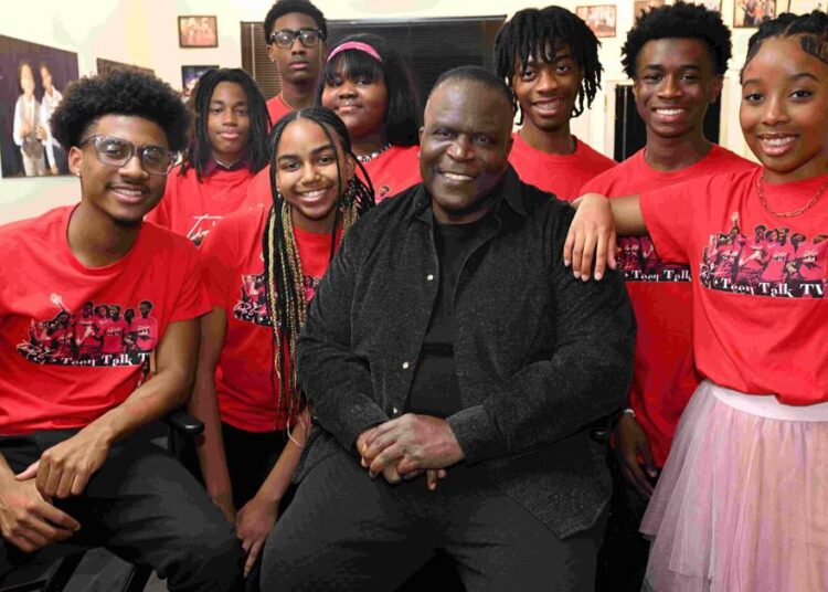 O professor de teatro de nola, Anthony Bean, cria um talk show adolescente | Entretenimento/vida
