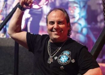 O promotor suburbano Ron Onesti foi introduzido no Hall da Fama do Rock Godz