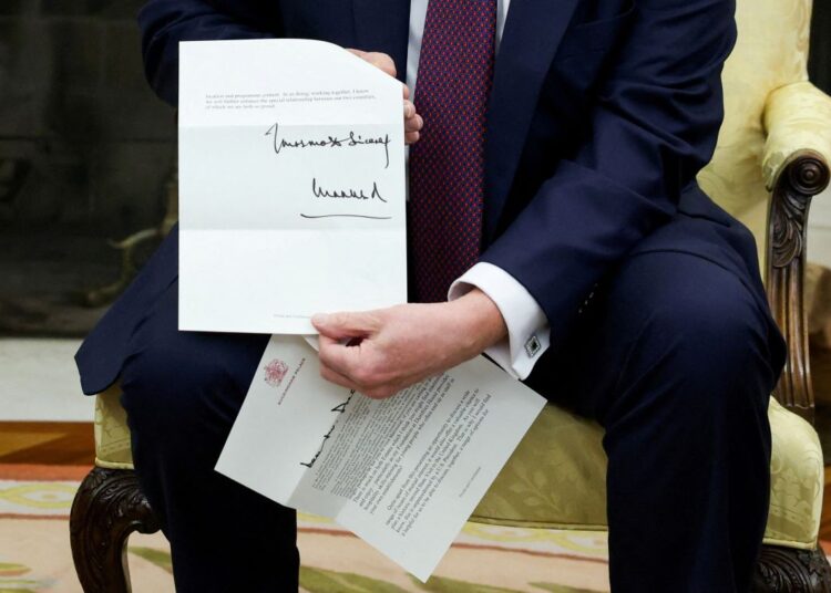 O que o rei Charles disse em sua carta a Donald Trump?