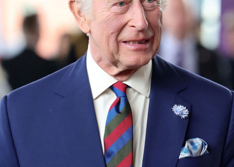 O rei Charles bebe quatro xícaras de chá por dia, enquanto o Royal Butler revela os hábitos estranhos de beber de Monarch
