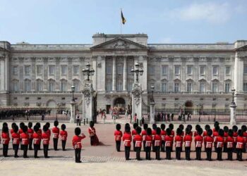 O rei Charles toma uma decisão importante, pois o caso de visto de Harry dá uma nova volta