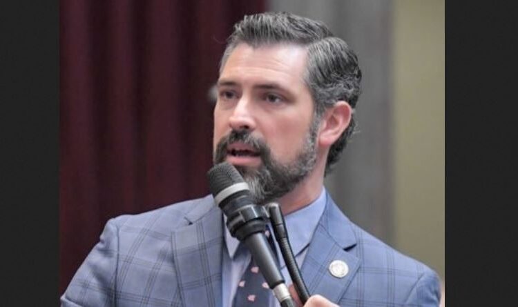 O representante do estado de Neosho, Ben Baker, em Mo Dei e mantendo o Chief - Royals no Missouri - Newstalk KZRG