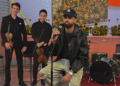 Os alunos da Escola de Frost trabalham com grandes atos de música pop