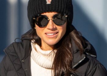 Os fãs reais acusam Meghan Markle de copiar o logotipo da nova rebrand como especialista em 'é outra dor de cabeça'