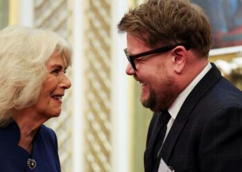 Os fãs reais surpreendidos quando o amigo do príncipe Harry viu rindo com a rainha Camilla | Real | Notícias