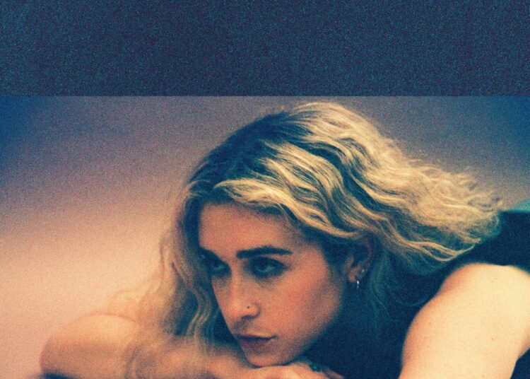 Ouça a opinião de Blondshell sobre uma “canção de amor” em novo single 'Two Times'