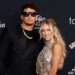 Patrick Mahomes ajuda a Brittany Mahomes com a amamentação