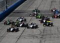 Peças de entretenimento Penske com o diretor da Indy NXT Buck