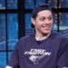 Pete Davidson mostra seu corpo sem tinta como um 'namorado oficial'