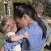 Príncipe Archie e Princesa Lilibet 'Super fascinado' enquanto Meghan Markle se transforma em um 'adolescente vertiginoso'