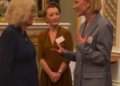 Rainha Camilla cercada por estrelas na celebração do teatro no Palácio de Buckingham