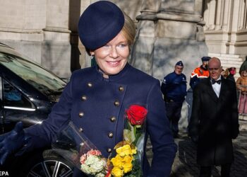 Rainha Mathilde e rei Philippe lideram a realeza belga na missa anual em Bruxelas