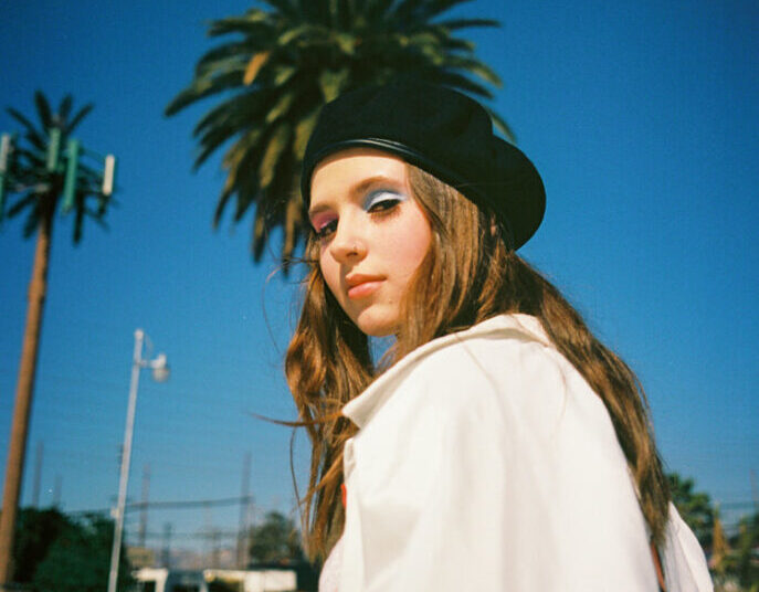 Revista Glitter | Clairo solta o novo videoclipe estrelado por 'Weird Al' Yankovic