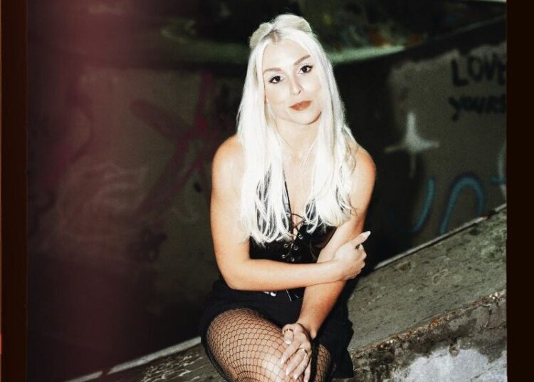Royale Lynn lança nova música 'Battleground'
