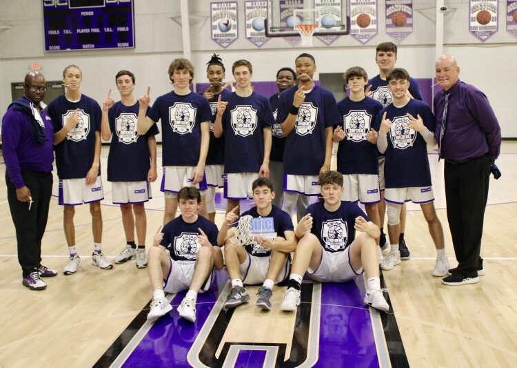 Royals coroou campeões de basquete de meninos do Esac