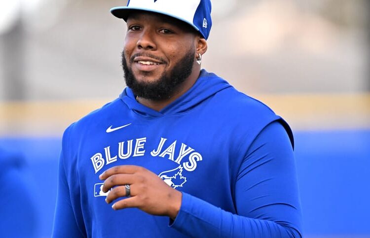 Royals listado como possível destino comercial para o primeiro homem -base do Blue Jays