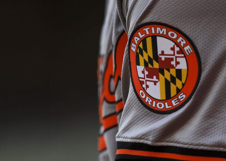 Royals sugeriu que o Blockbuster Lands Orioles Slugger, de 25 anos, ex-candidato ao candidato