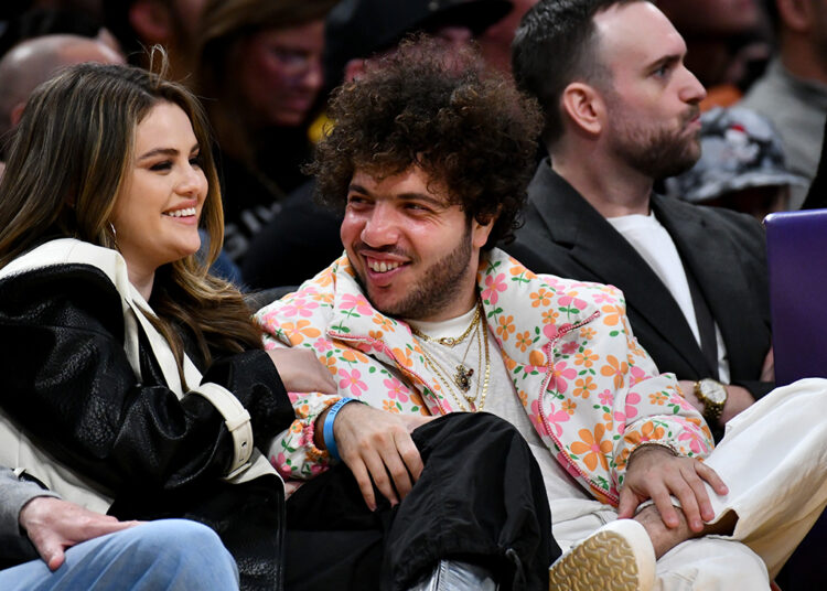 Selena Gomez anuncia um novo álbum com o noivo Benny Blanco