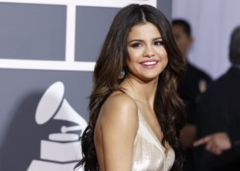 Selena Gomez começou a lançar novas músicas antes da nomeação do BAFTA e da celebração do Dia dos Namorados