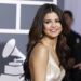 Selena Gomez começou a lançar novas músicas antes da nomeação do BAFTA e da celebração do Dia dos Namorados