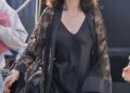 Selena Gomez usa lingerie preta no set de novo videoclipe com Benny Blanco