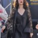 Selena Gomez usa lingerie preta no set de novo videoclipe com Benny Blanco