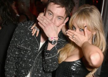 Sly Carpenter aceno para o ex -Barry Keoghan, de Sabrina Carpenter, em Dolly Parton Collab