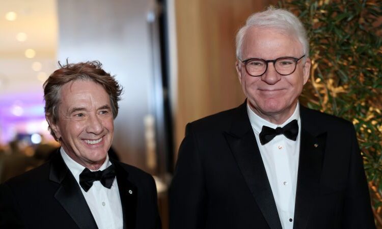 Steve Martin diz que Martin Short e Maya Rudolph são a prova de 'a maldição da 50ª Covid SNL é real'