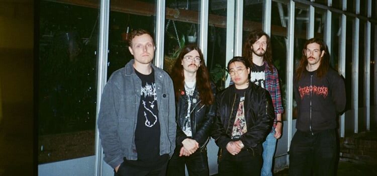 Streaming vazio nova música "Contraband"
