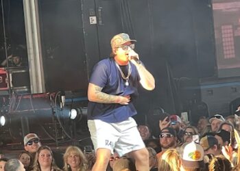 Morgan Wallen se apresenta em Syracuse