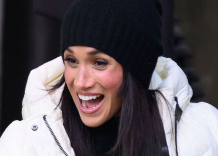 Todos os fãs reais concordam em uma coisa quando Meghan Markle sai em £ 1.250 Casaco Maxi Branco | Real | Notícias