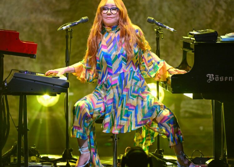 Tori de Tori Amos libera o álbum de companheiros de Musés para o novo livro