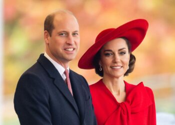 Um dos namorados muito real! Meghan Markle compartilha uma foto amada do príncipe 'que muda a vida' Harry-enquanto Kate Middleton e o príncipe William comemoram publicamente pela primeira vez