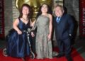 Warwick Davis dedica o prêmio BAFTA Film Fellowship à esposa