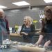 William e Kate fazem bolos galeses em Pontypridd Royal Bake-Off
