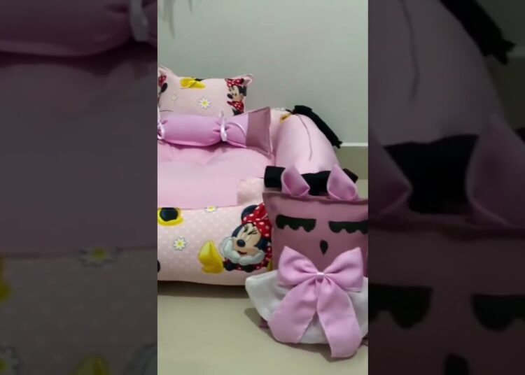 A rainha da Disney agora tem o seu próprio trono! Caminha realeza Minnie.💖🐀#CaminhaRealezaMinnie