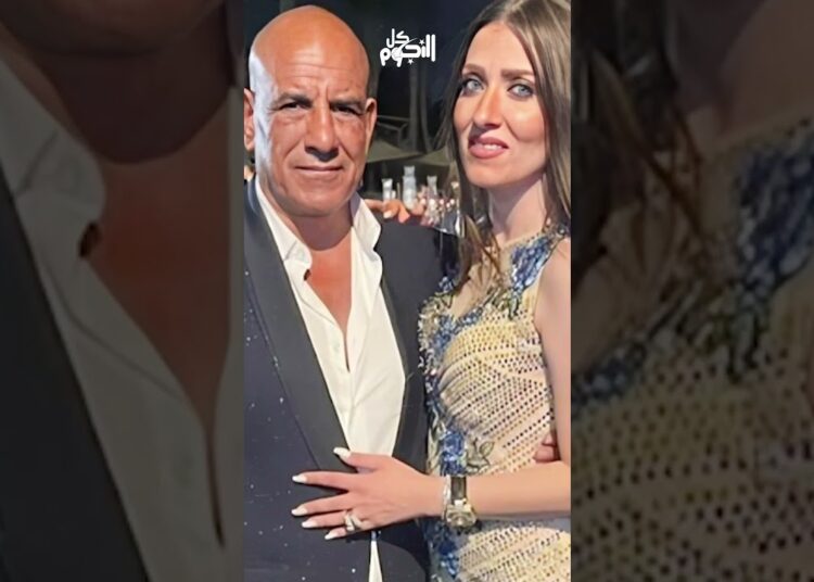 في ظهور نادر.. زوجة محمد لطفي تُبهر الجمهور بجمالها