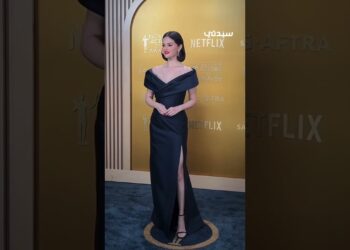 سيلينا غوميز تخطف الأضواء على السجادة الحمراء لحفل جوائز نقابة ممثلي الشاشة SAG Awards