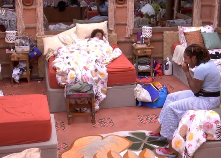 THAMIRIS CORRE PRA ACORDAR CAMILLA! “CASA ESTÁ CONTANDO FOFOCA!!” | BBB25