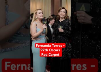 Fernanda Torres is the Queen of Carnival!! w/ Amelia Dimoldenberg | 97th Oscars Red Carpet