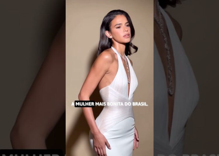 Bruna Marquezine a mulher mais bonita do Brasil !