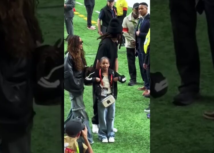 Jay-Z Rumi & Blue ivy EXClTED for The super Bowl today 🏈💙🤍#youtubeshorts #jayz #superbowl
