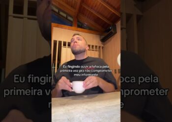 Eu fingindo ouvir a fofoca pela primeira vez pra não comprometer meu informante