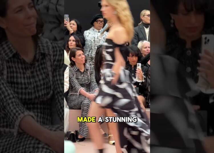 🔥 Naomi Campbell & Charlotte Casiraghi STUN at Chanel’s Paris Show! 👗✨
