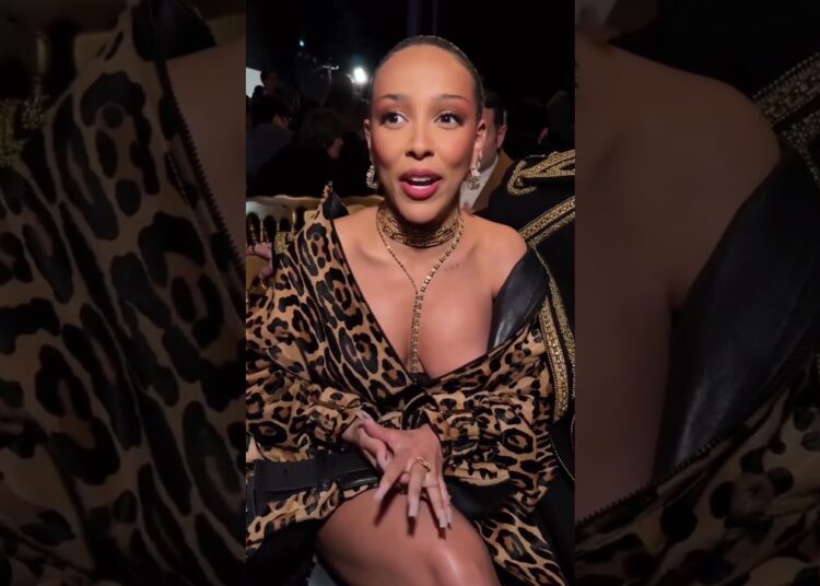 dojacat speaking with wwd from row at tonight’s show in Paris🇫🇷 #dojacat 🤎💫 #paris #yoytubeshorts